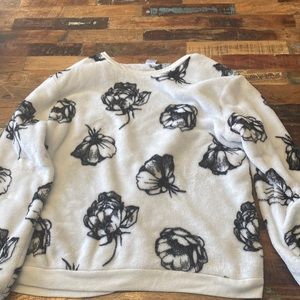 Large new sweater very cute and comfy !